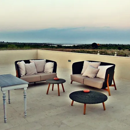 Scilla Maris Charming