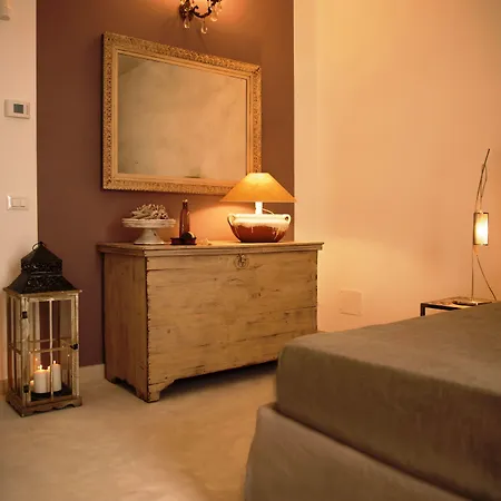 Scilla Maris Charming