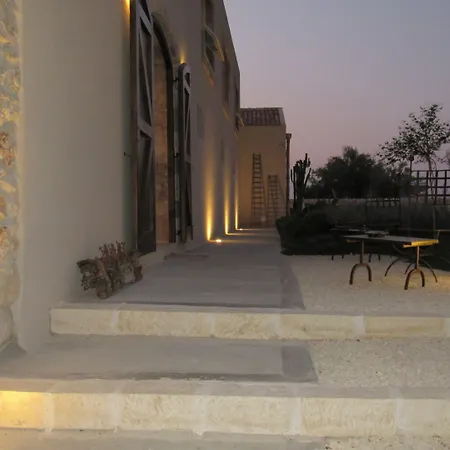 Scilla Maris Charming 4* Marzamemi