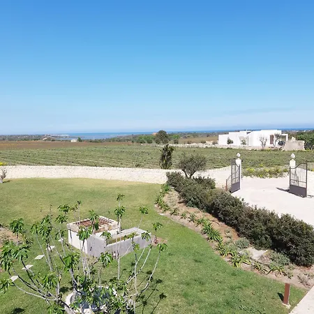 Scilla Maris Charming