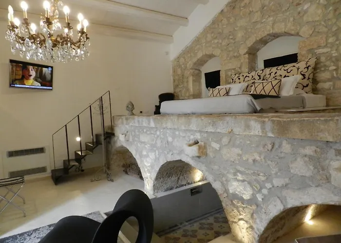 Scilla Maris Charming