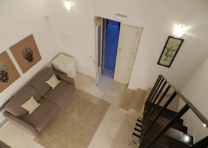 Scilla Maris Charming