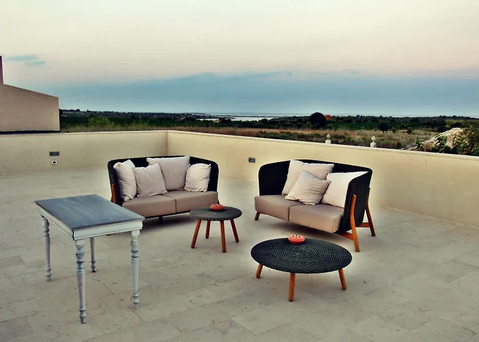 Scilla Maris Charming