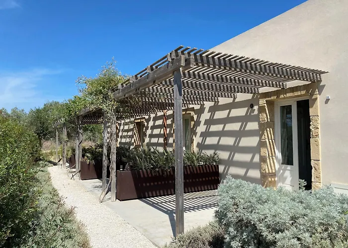 Scilla Maris Charming