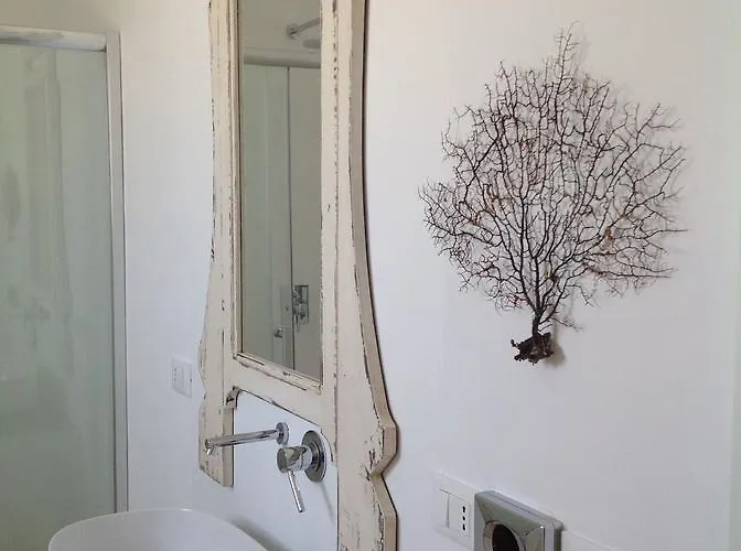 Scilla Maris Charming